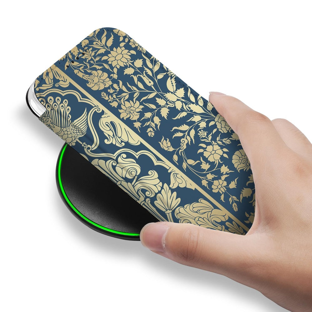 iPhone 17 Pro Max Smart Cover Hoesje Beige Flowers boek hoesje bovenaanzicht hand houden