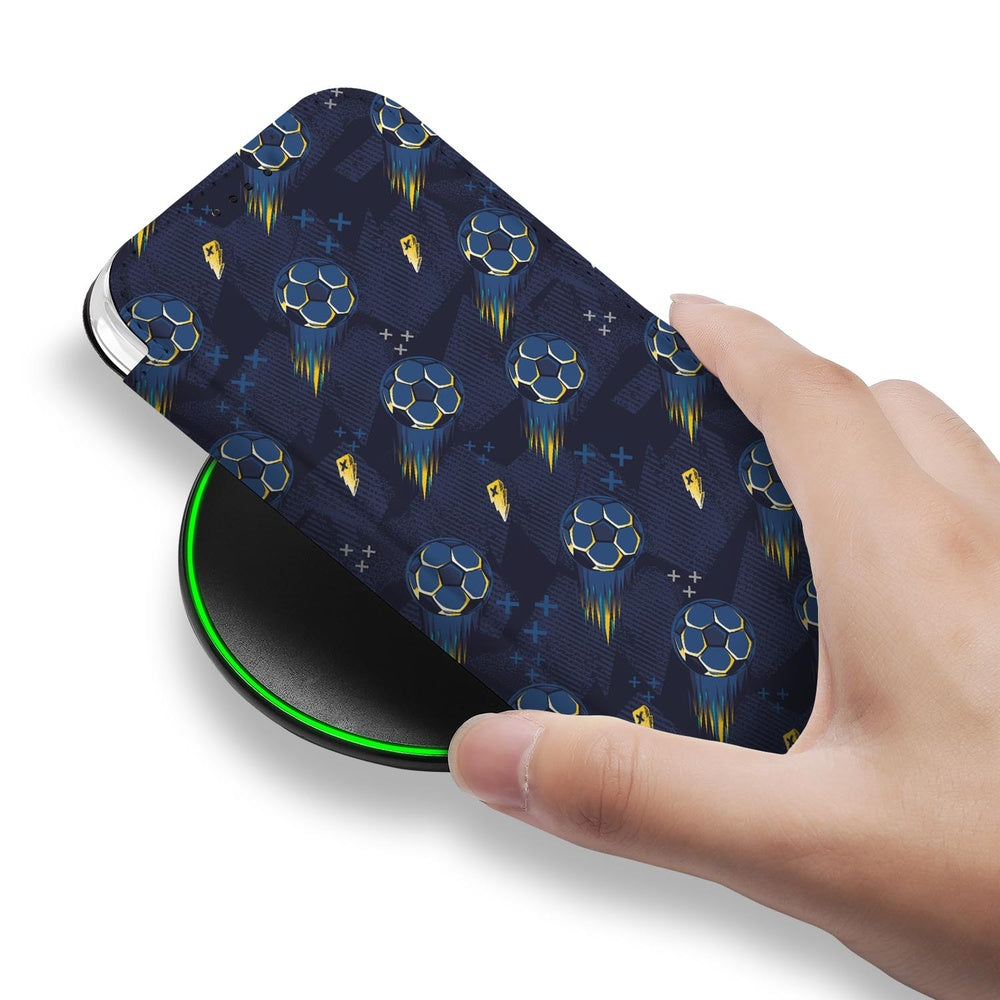 iPhone 17 Pro Max Book Cover Voetbal boven aanzicht met hand en draadloze oplader