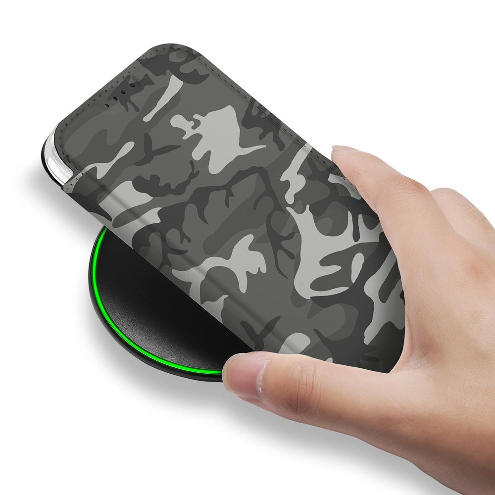 iPhone 17 Pro Book Wallet Case Army Light camouflage hand oplader bovenaanzicht