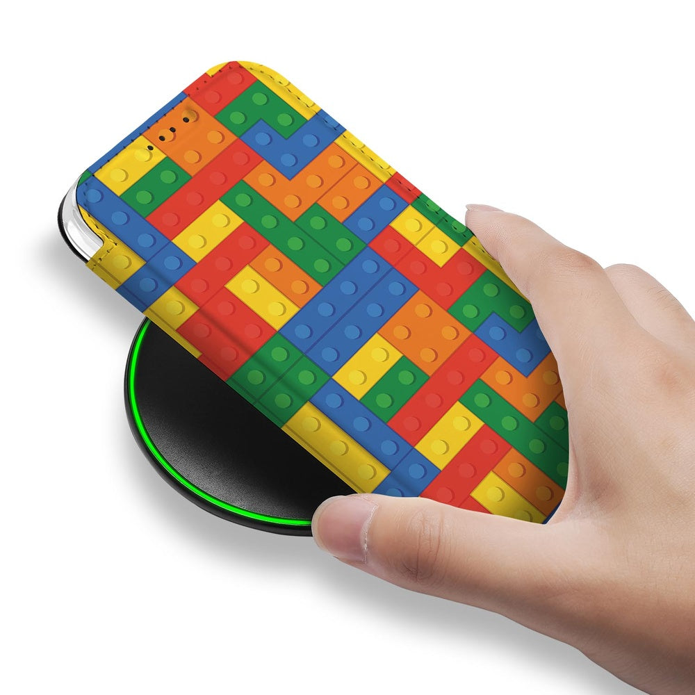 Apple iPhone 17 Pro Flip Style Cover Blokken kleurrijk blokkenpatroon hand boven draadloze oplader