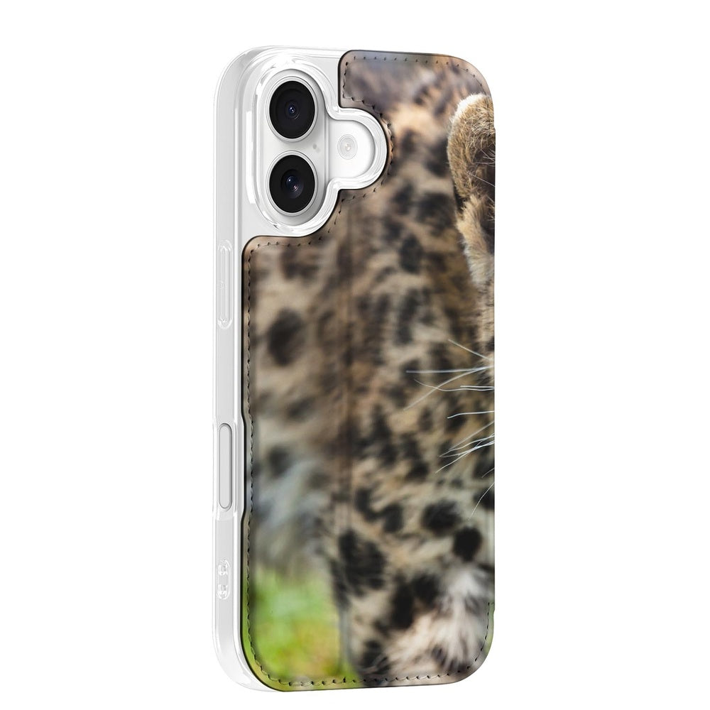 Apple iPhone 17 Standcase Hoesje Baby Luipaard met luipaardprint aanzicht