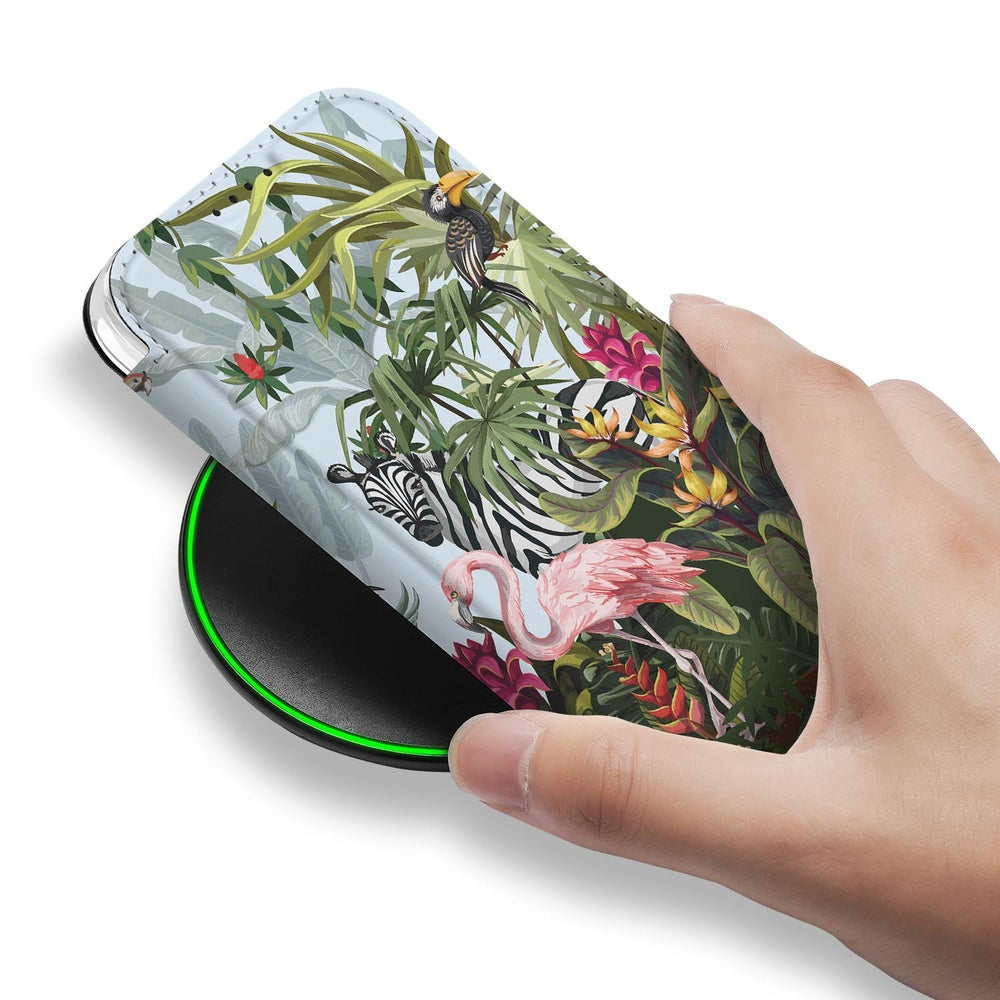 Standcase Hoesje Apple iPhone 17 Jungle jungle-print design hand aanzicht