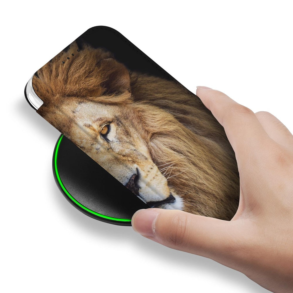 Book Wallet Case Apple iPhone 17 Leeuw leeuwenprint aanzicht hand smartphone