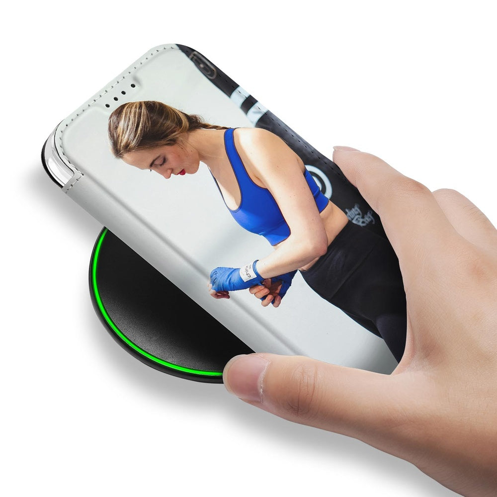 iPhone 17 Slim Bookcase Hoesje Maken met Foto Compact Uniek hand boven draadloze oplader met sportieve afbeelding