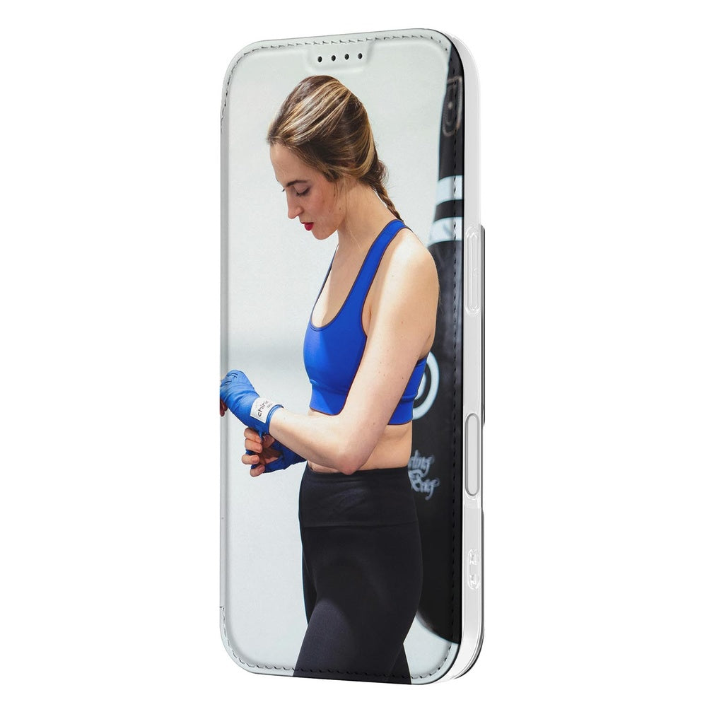 iPhone 17 Slim Bookcase Hoesje Maken met Foto Compact Uniek zij aanzicht met vrouw in sportoutfit