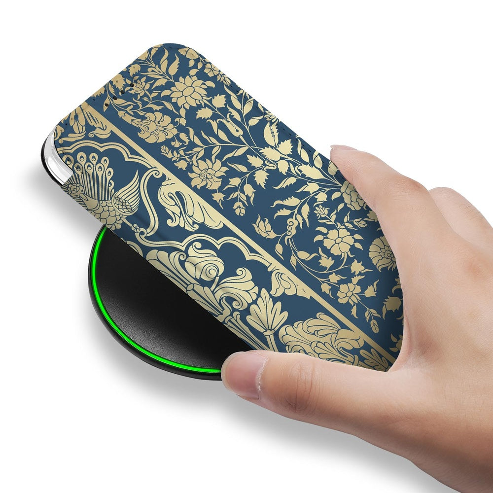 iPhone Air Smart Cover Hoesje Beige Flowers design hand aanzicht