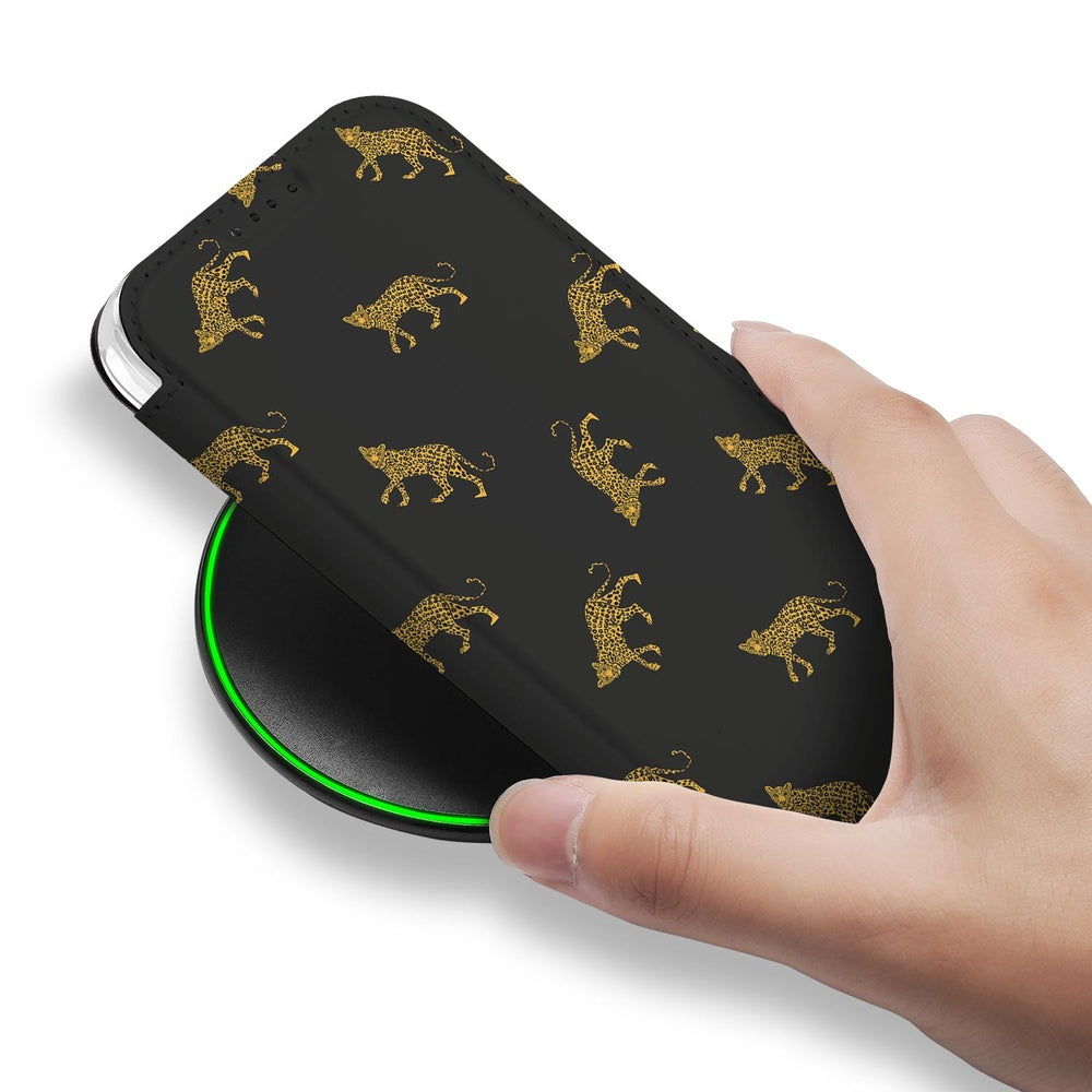 Book Wallet Case Apple iPhone Air Leopards luipaardenprint zwart met gouden accenten hand op hoesje