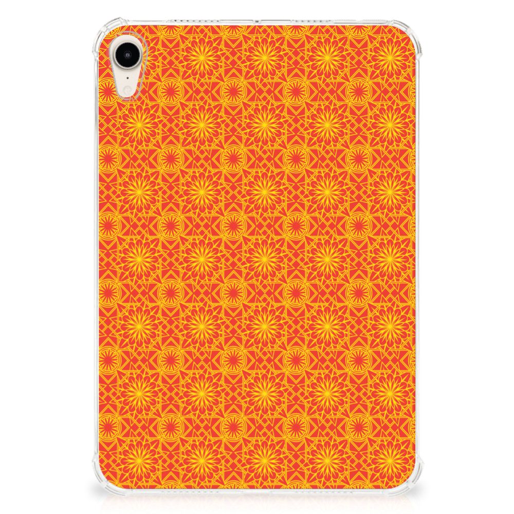 Apple iPad mini 6 (2021) Hippe Hoes Batik Oranje met een kleurrijke batikprint in oranje en geel.