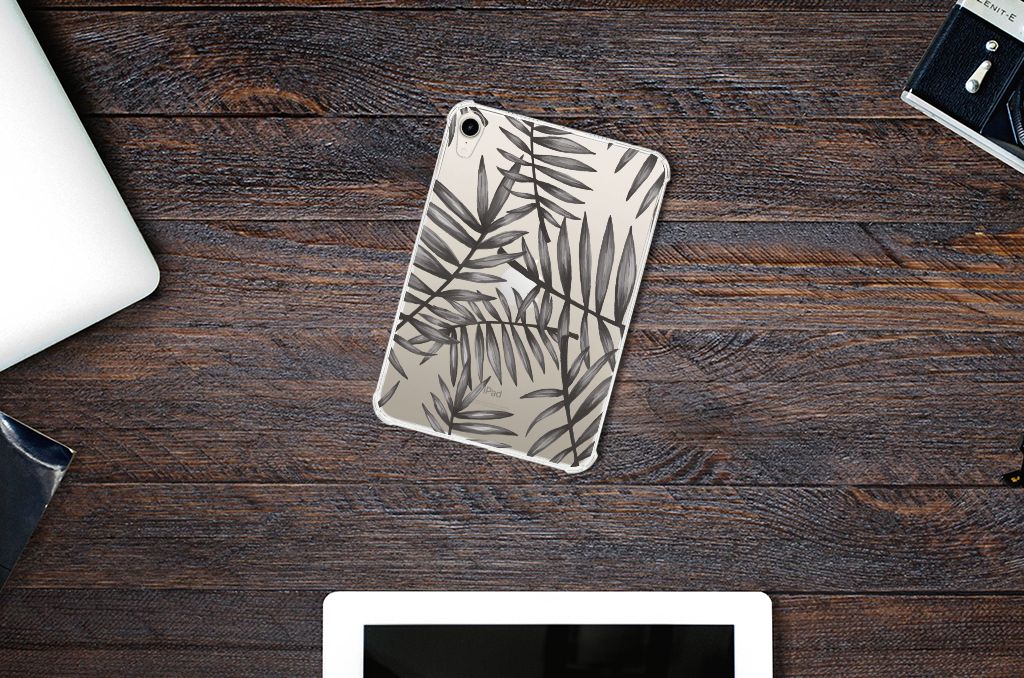 Apple iPad mini 6 (2021) Siliconen Hoesje Leaves Grey op een houten bureau met een laptop.