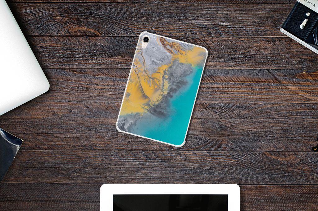 Apple iPad mini 6 (2021) Tablet Back Cover Marble Blue Gold op een bureau met laptop, modern en stijlvol