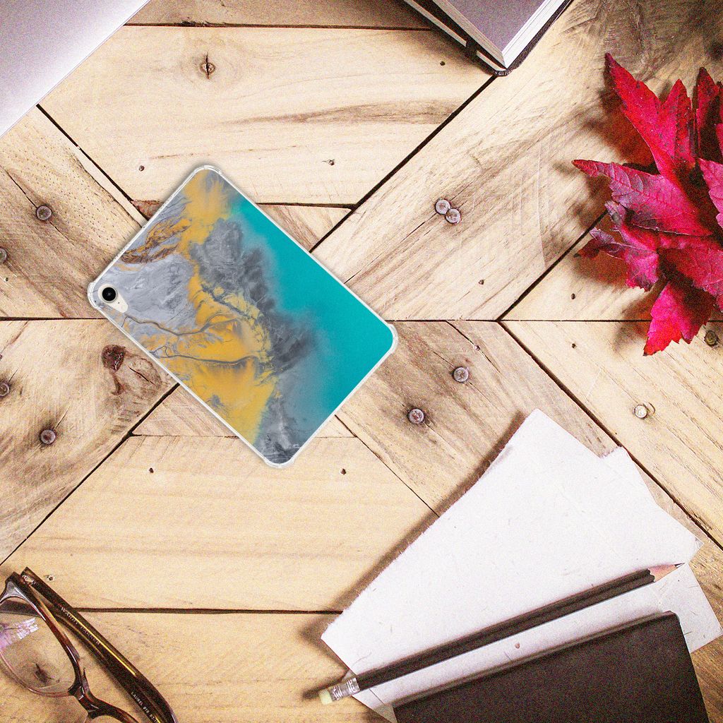 Apple iPad mini 6 (2021) Tablet Back Cover Marble Blue Gold op houten tafel met kantooraccessoires