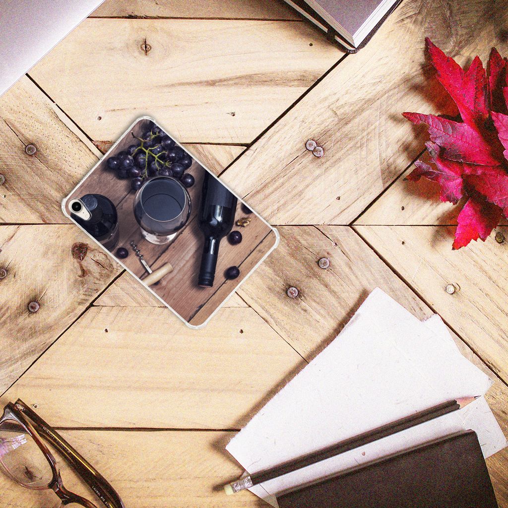 Apple iPad mini 6 (2021) Tablet Cover Wijn met wijnaccessoires op houten tafel.