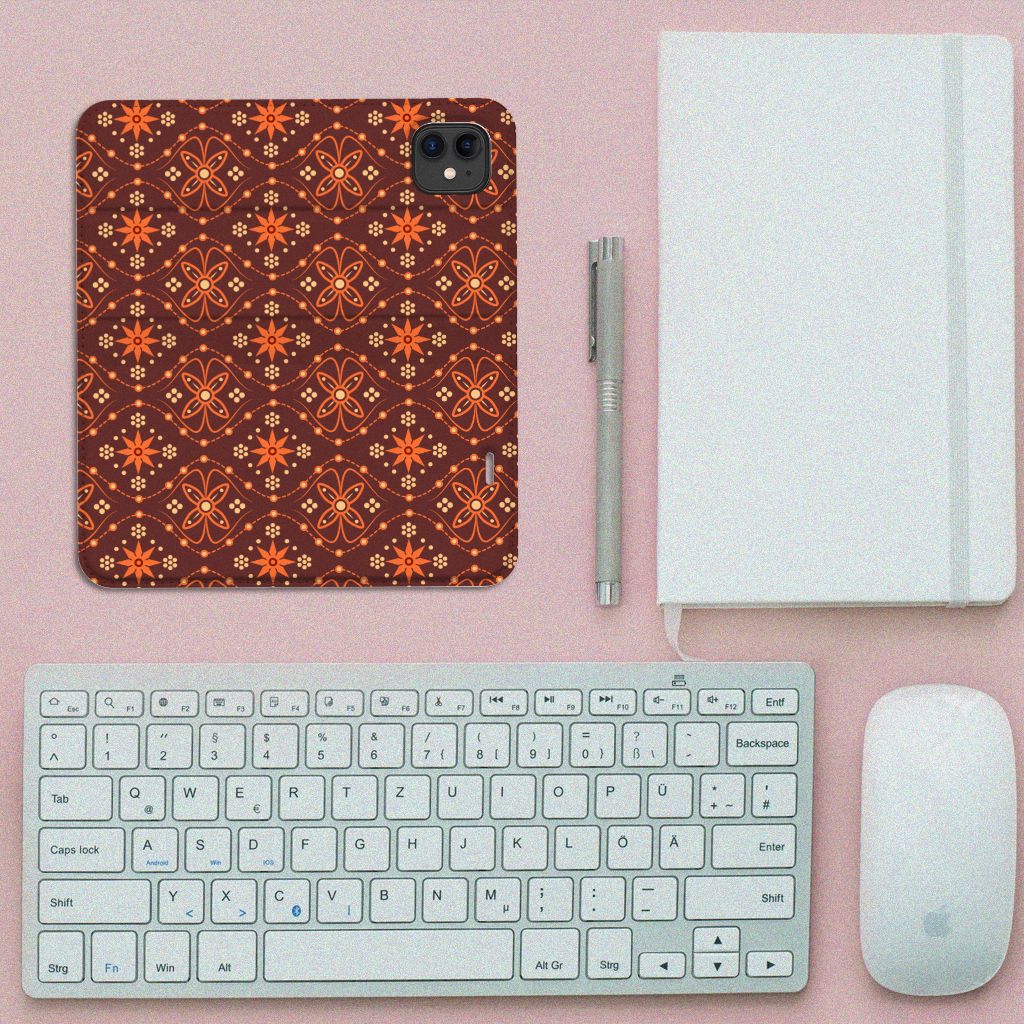 Apple iPhone 11 Hoesje met Magneet Batik Brown