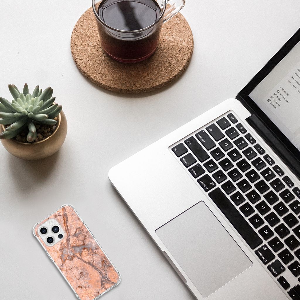 Apple iPhone 13 Pro Anti-Shock Hoesje Marmer Oranje laptop bureau plant koffie