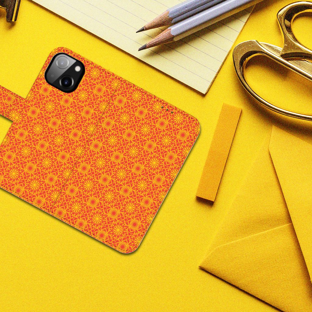 Apple iPhone 14 Telefoon Hoesje Batik Oranje design batik achterkant