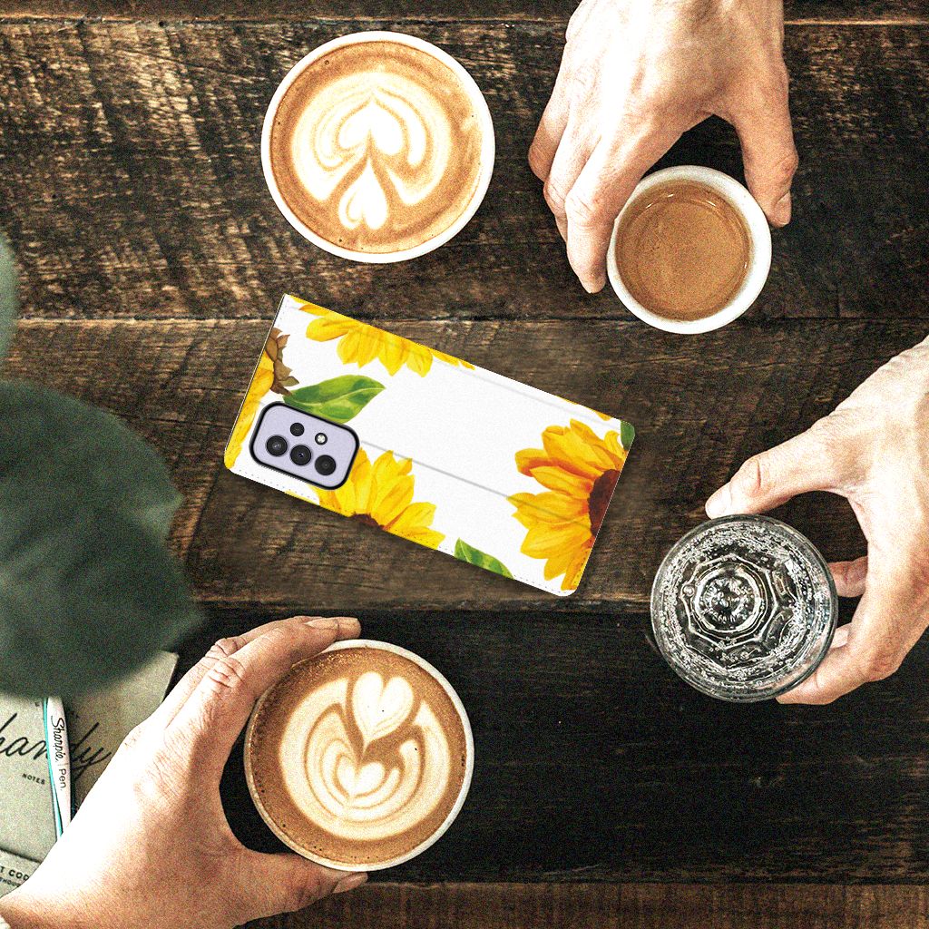 Samsung Galaxy A33 5G Smart Cover Zonnebloemen bovenaanzicht koffie
