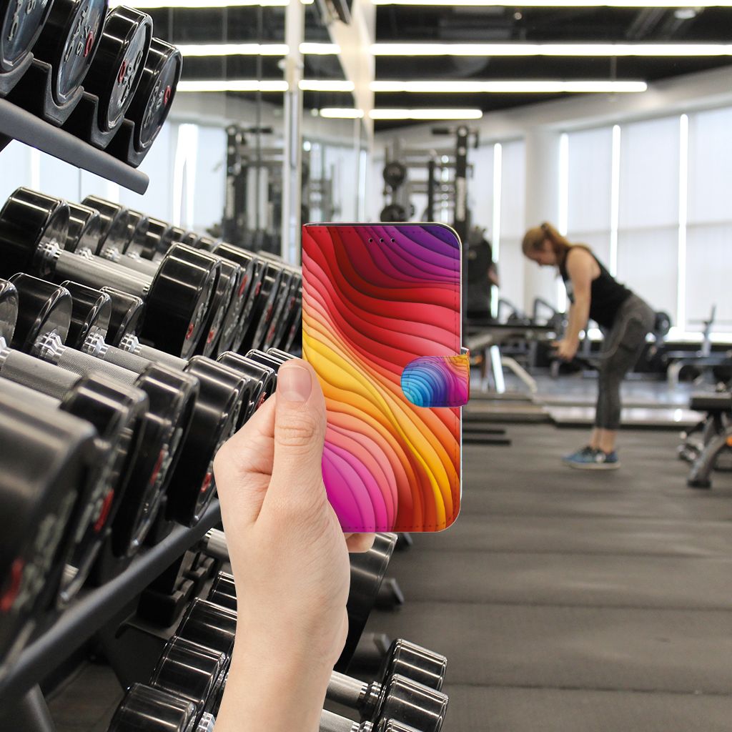 Book Case voor iPhone 13 Pro Regenboog met kleurrijk ontwerp in sportieve omgeving.