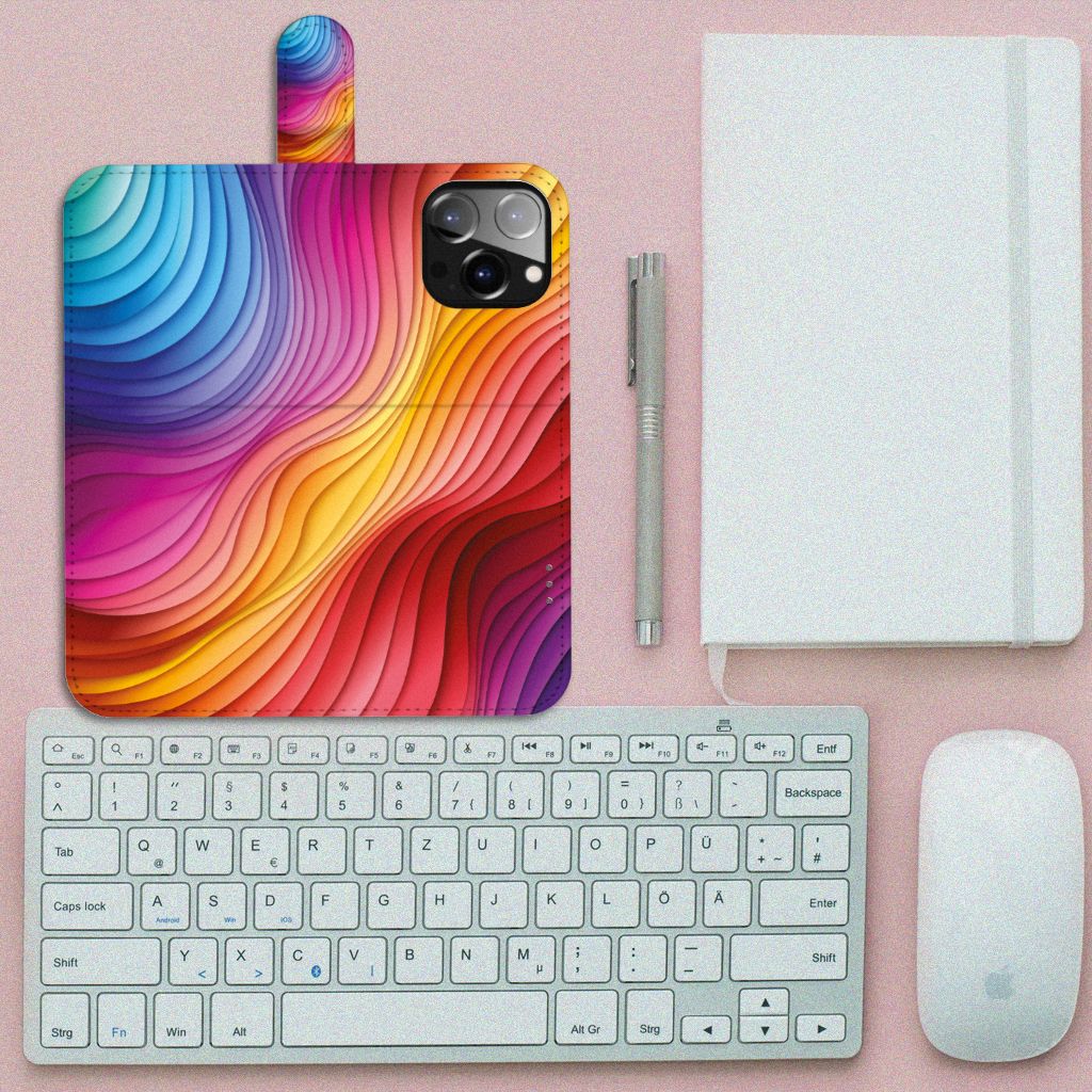 Book Case voor iPhone 14 Pro Max Regenboog met kleurrijk ontwerp op een bureau met toetsenbord en notitieboek.