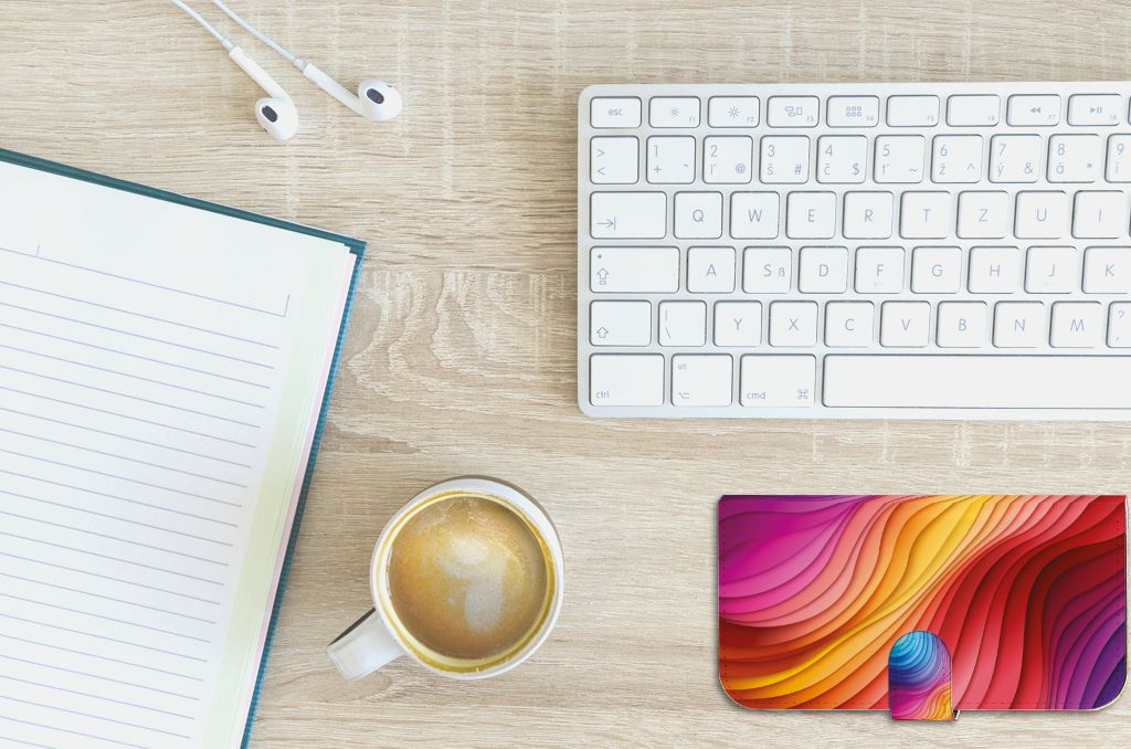 Book Case voor iPhone 15 Plus Regenboog op een bureau met toetsenbord en koffie ☕.