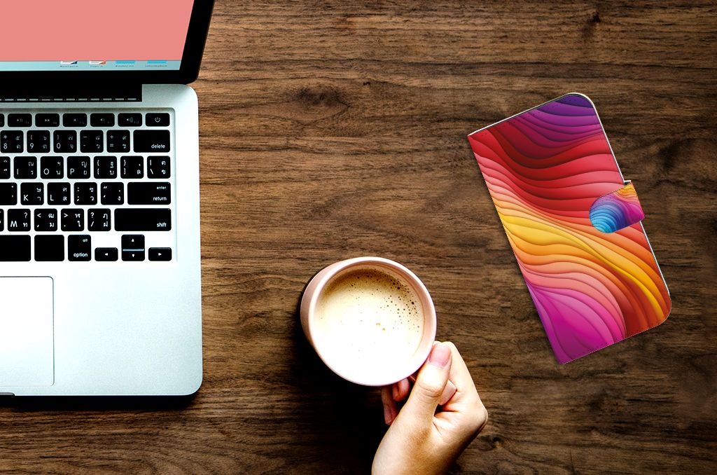 Book Case voor iPhone 15 Pro Max Regenboog op een bureau met laptop en koffie ☕.