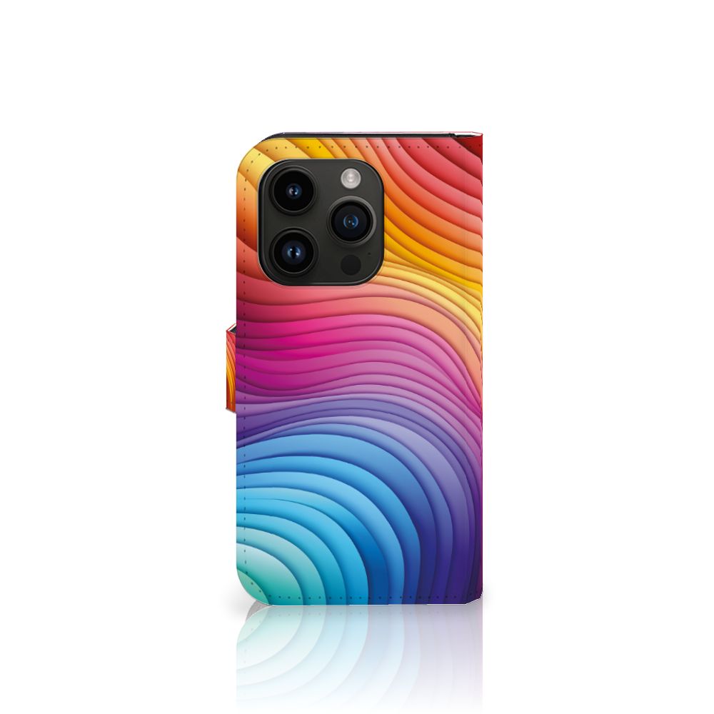 Book Case voor iPhone 15 Pro Regenboog - kleurige golfpatronen in harmonie 🌈