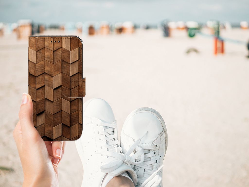 Book Style Case voor Apple iPhone 11 Wooden Cubes, hand met hoestje op het strand met witte sneakers.