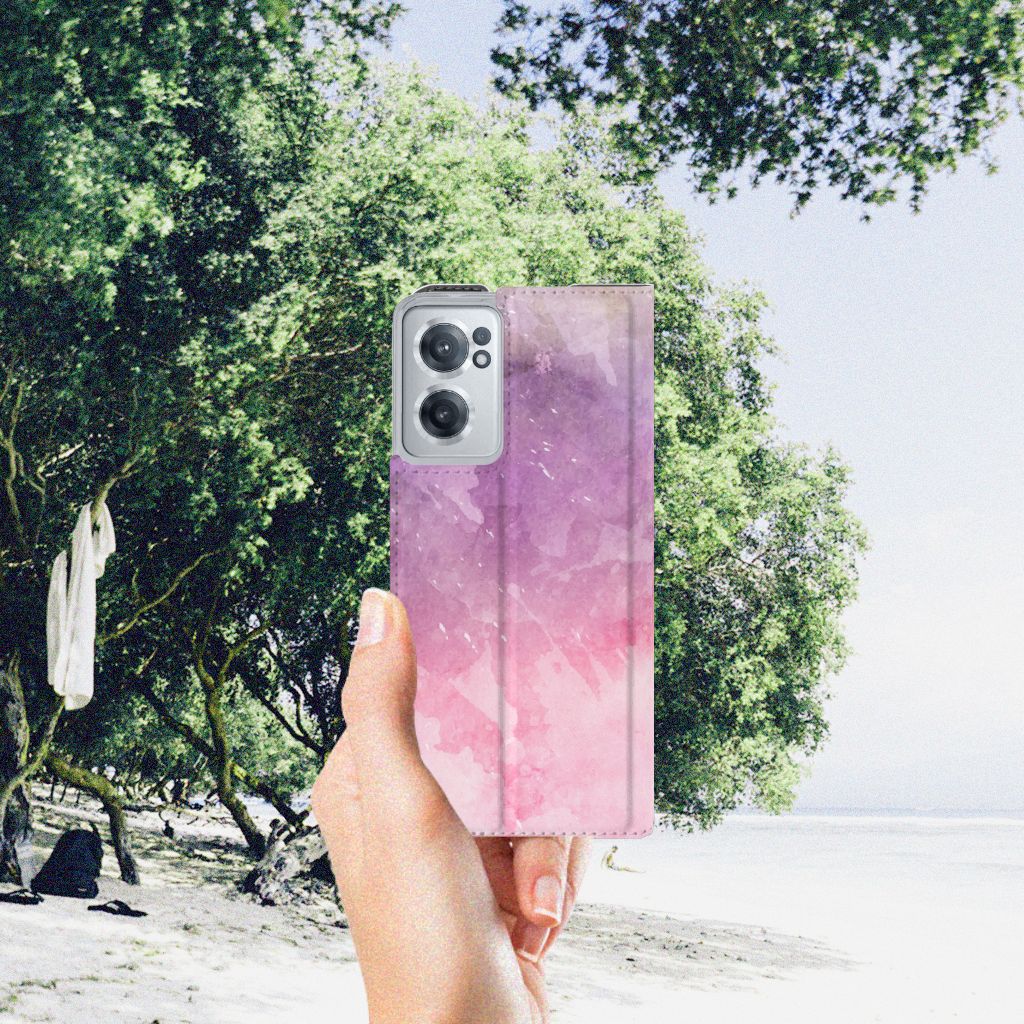 OnePlus Nord CE 2 5G Bookcase Pink Purple Paint hand natuur