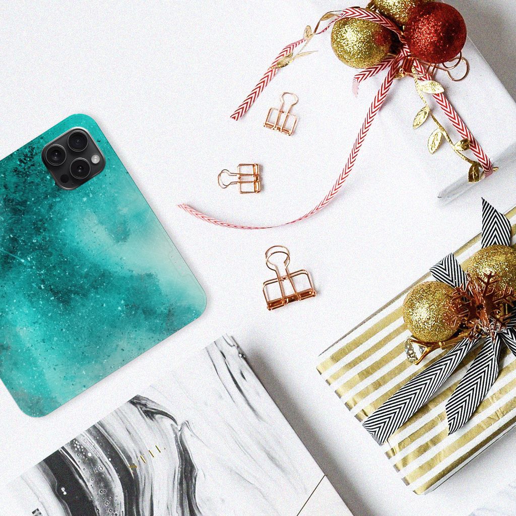 Bookcase iPhone 15 Pro Painting Blue boven een feestelijke tafel met geschenken en decoraties.