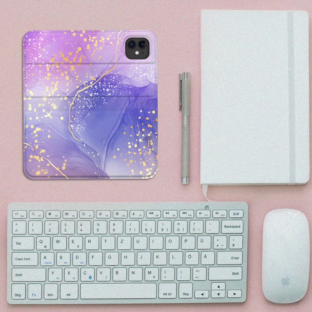 Bookcase voor Apple iPhone 11 Watercolor Paars met prachtig paarse watercolor design en gouden details.