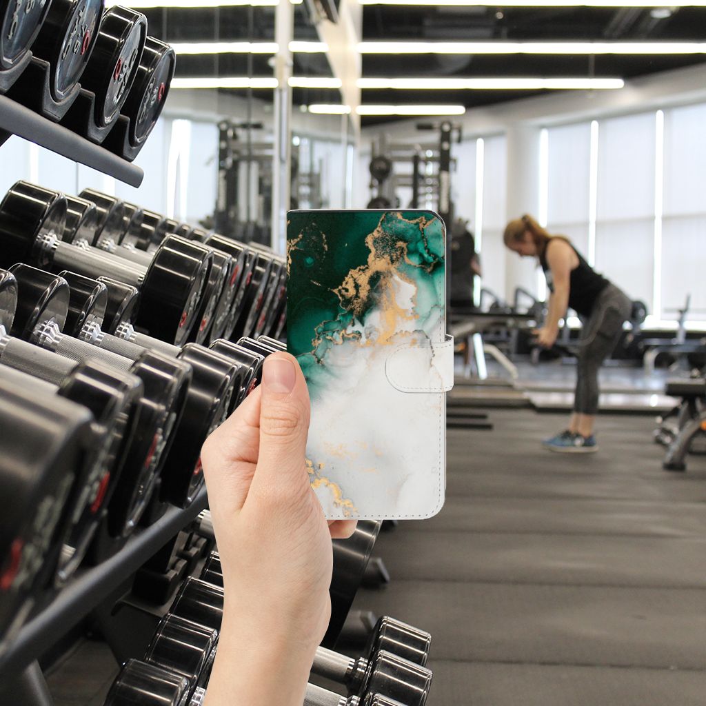 Google Pixel 7A Bookcase Marmer Groen hand fitnessruimte aanzicht