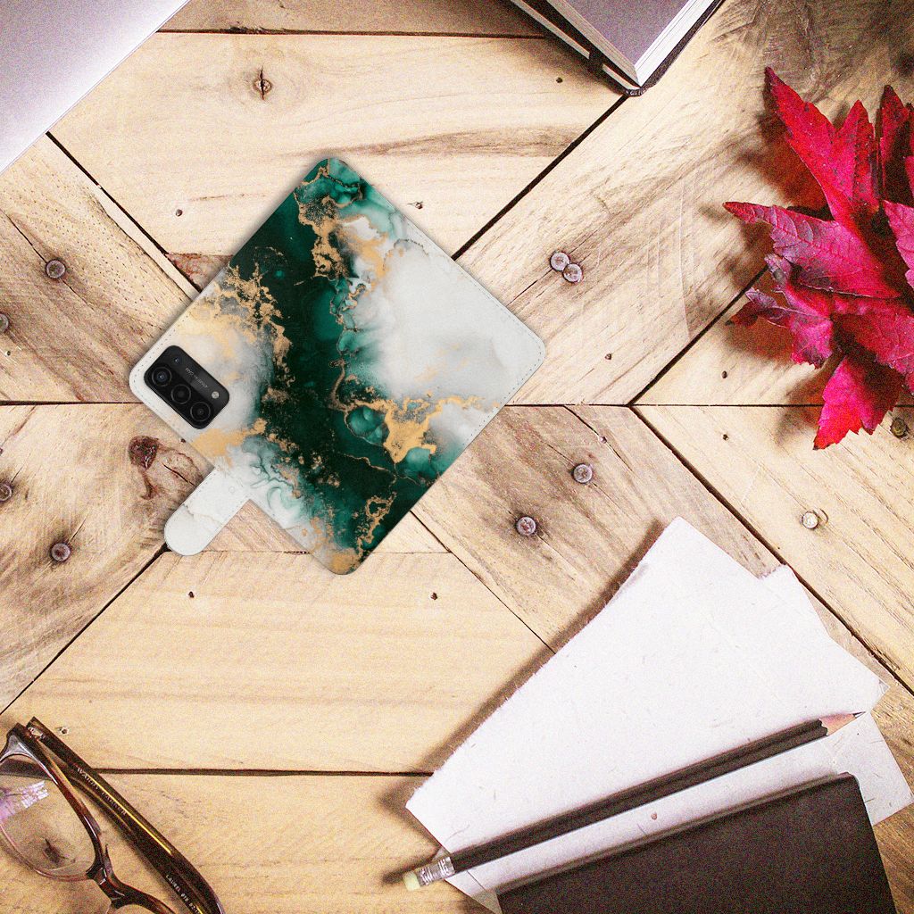 Bookcase voor OPPO A54 5G | A74 5G | A93 5G Marmer Groen op een houten tafel, met stijlvolle uitstraling en gebruiksgemak.