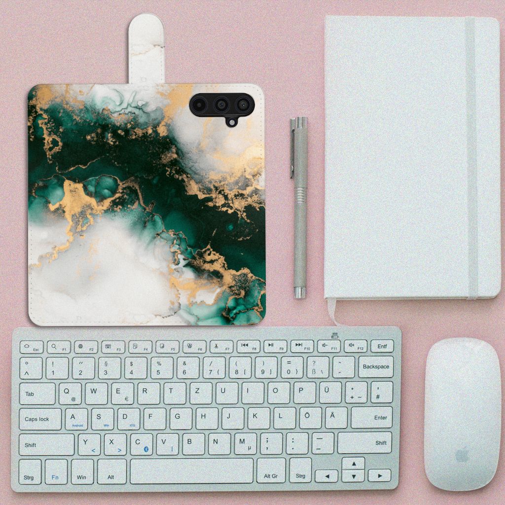 Bookcase voor Samsung Galaxy M54 Marmer Groen met zwart/goud marmerdesign, perfect cadeau voor gebruiksgemak en bescherming.