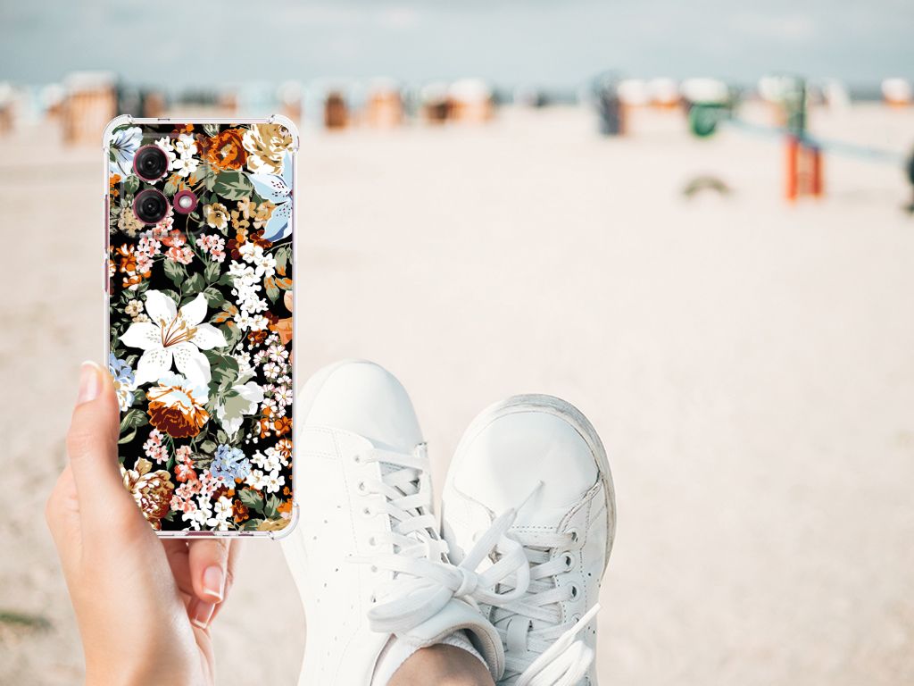 Case voor Motorola Moto G84 Dark Flowers met bloemenprint, perfect als cadeau voor gebruiksgemak en bescherming 🌺.