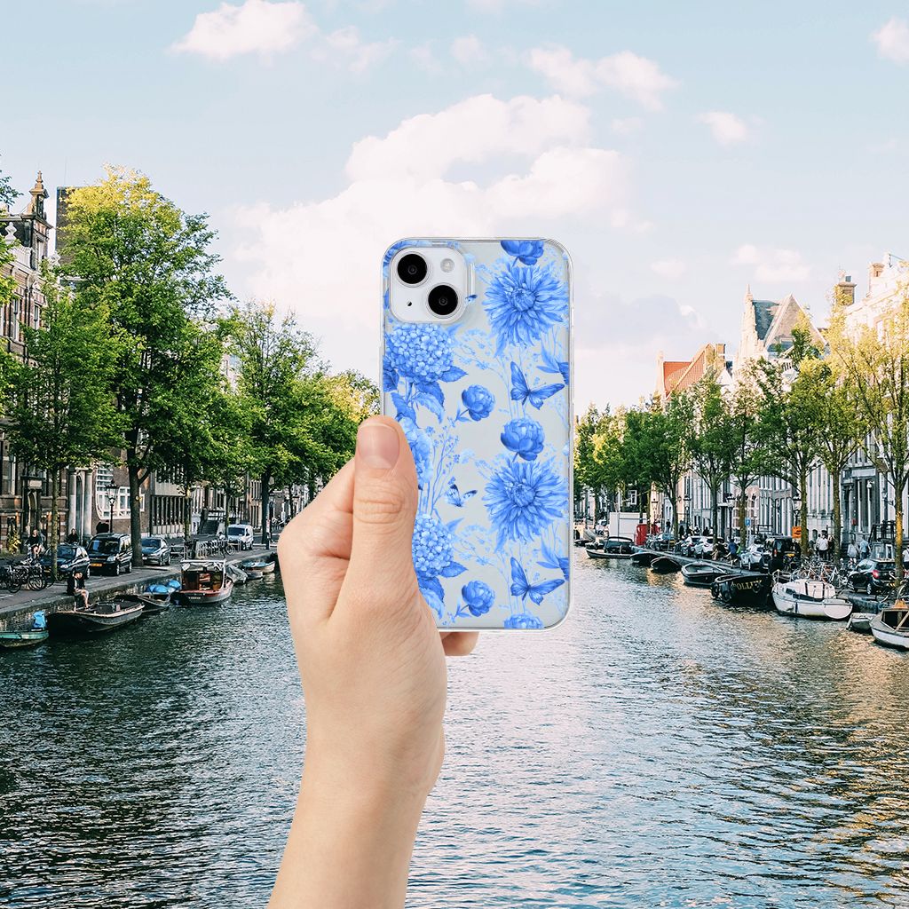 Case voor iPhone 13 mini Flowers Blue met blauw bloemen design, vastgehouden voor een prachtig Amsterdams landschap.