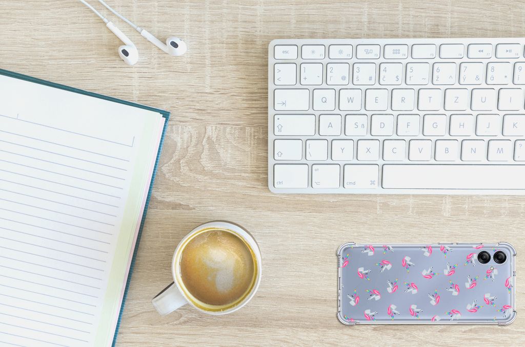 Samsung Galaxy A04e Doorzichtige Silicone Hoesje Unicorns bovenaanzicht bureau koffie toetsenbord notitieboek