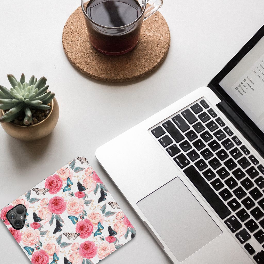 Fairphone 5 Smart Cover Butterfly Roses telefoonhoesje design aanzicht