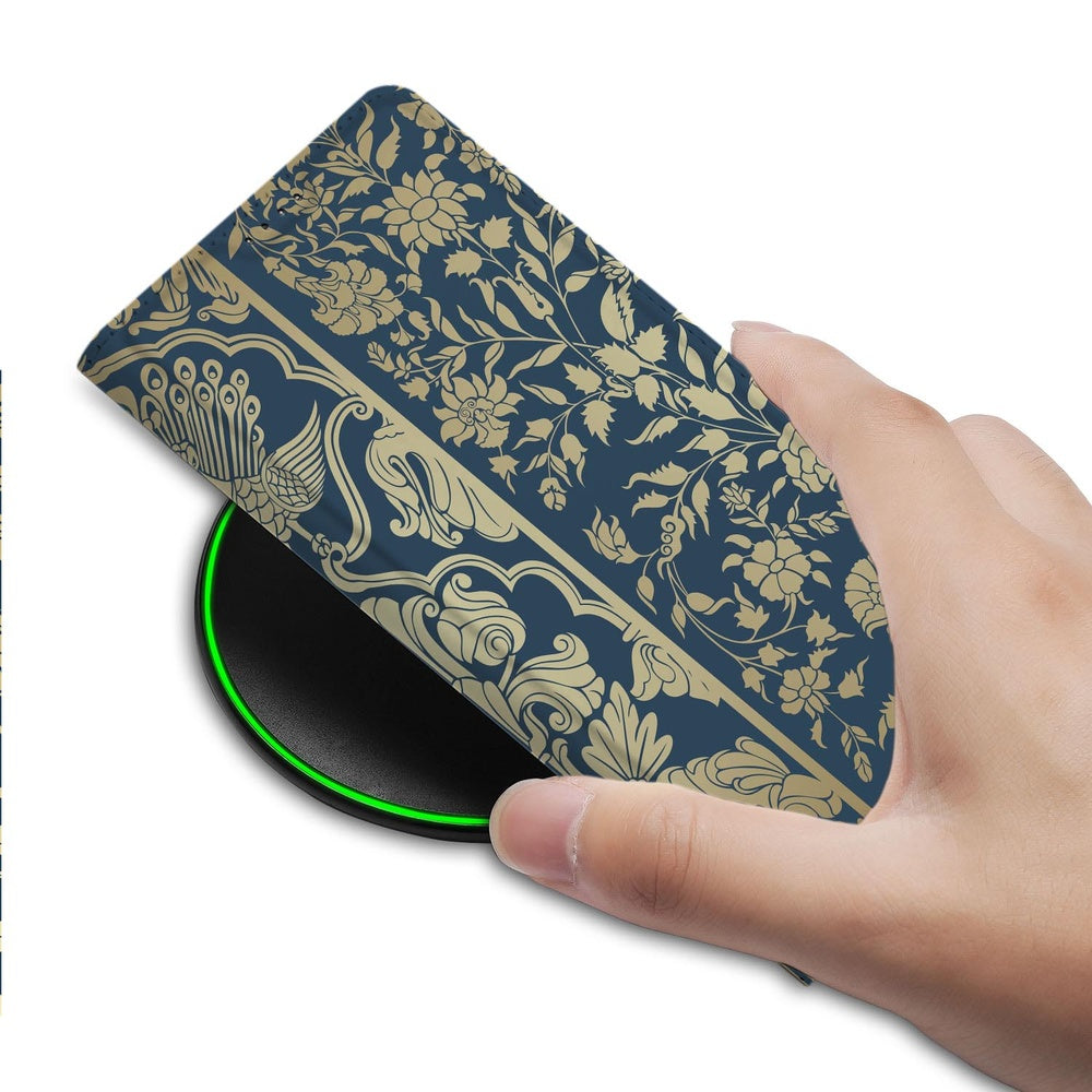 Google Pixel 10 Pro Smart Cover Hoesje Beige Flowers design beige bloemen hand aanzicht