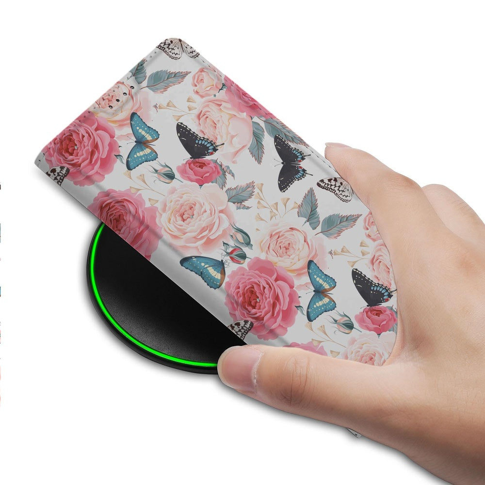 Google Pixel 10 | Pixel 10 Pro Telefoonhoesje Butterfly Roses met vlinders en rozen design.