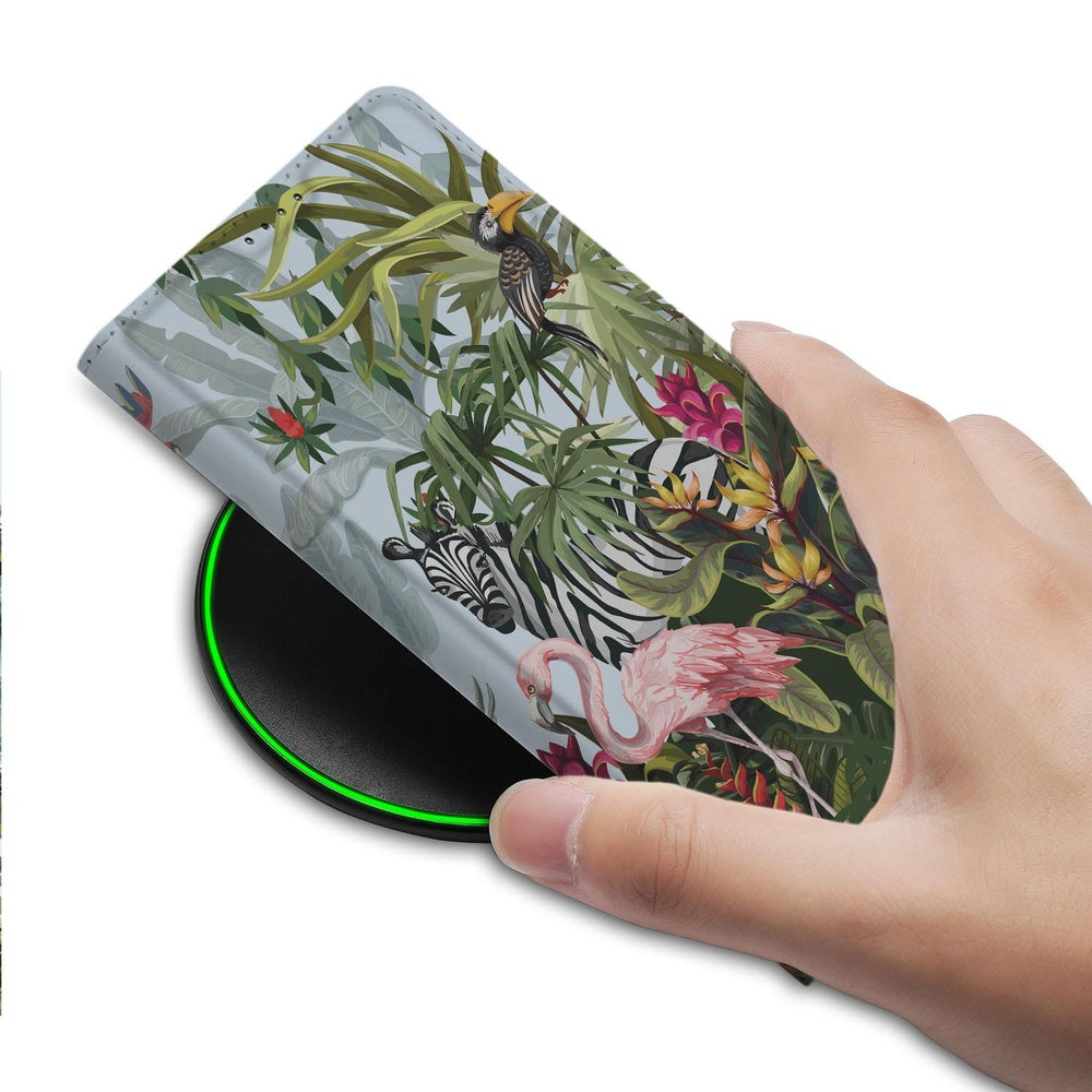 Google Pixel 10 Pixel 10 Pro Jungle Book Wallet Case hand aanzicht