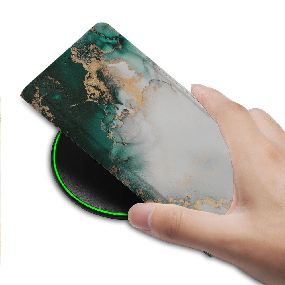 Google Pixel 10 | Pixel 10 Pro Marmer Groen Book Cover hand aanzicht