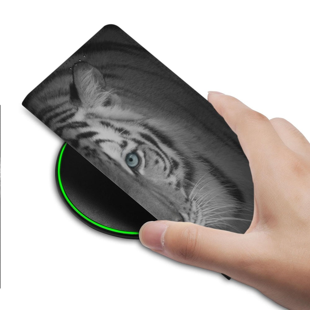 Book Cover Google Pixel 10 Pro Tijger tijgerprint hand aanzicht