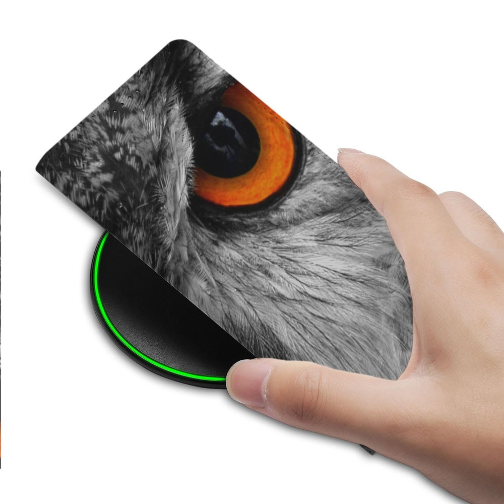 Google Pixel 10 Pixel 10 Pro Book Wallet Case Uilprint detail hand aanzicht