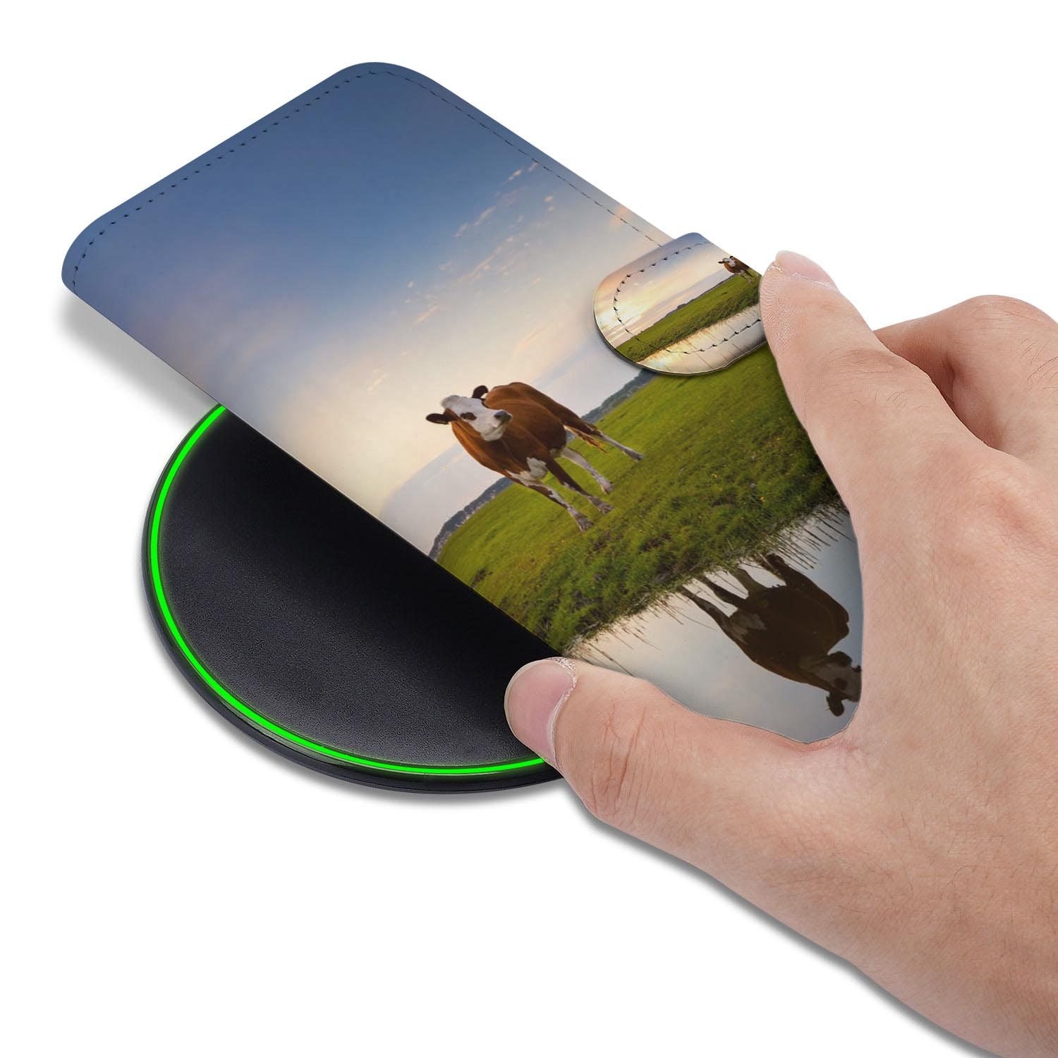 Hoesje met pasjeshouder voor Google Pixel 10a in Koeienprint stijl