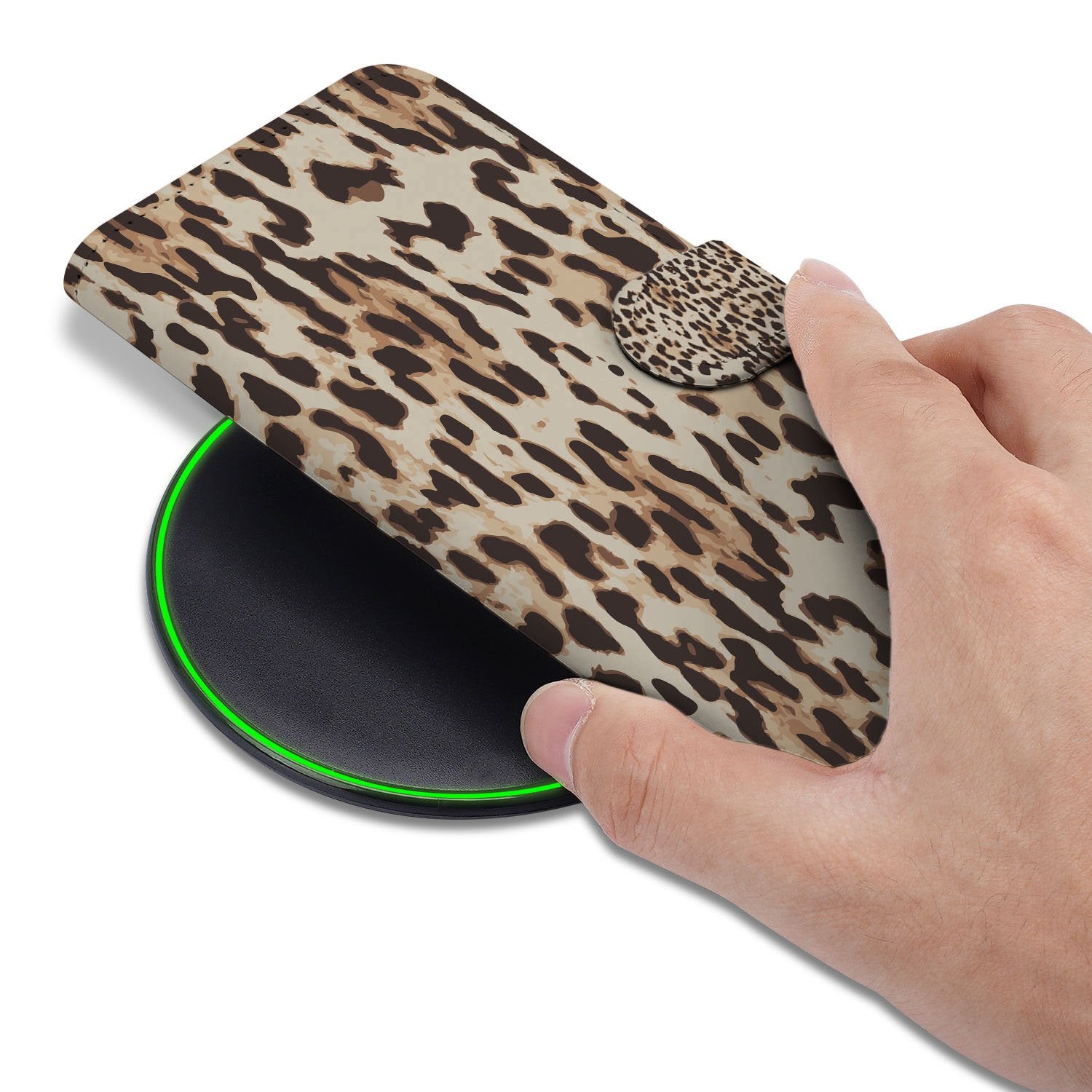 Leopard Google Pixel 9a Book Case En Portemonnee Hoesje leopard-print hand aanzicht
