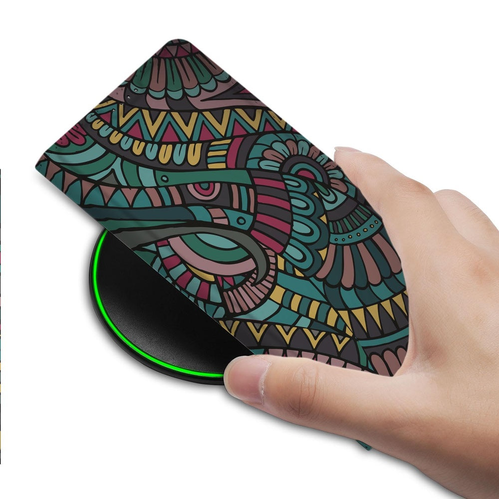 Google Pixel 9a Standcase Hoesje Aztec kleurrijk ontwerp bovenaanzicht hand