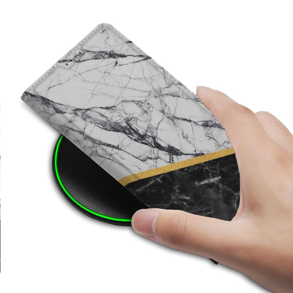 Google Pixel 9a Book Cover Marble White Black hand aanzicht