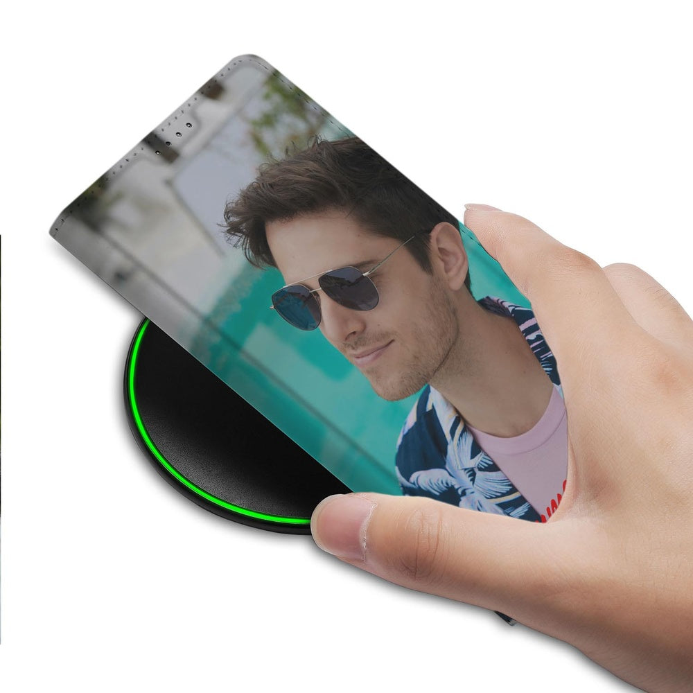 Google Pixel 9a Stand Case Hoesje Ontwerpen met Foto hand boven draadloze oplader
