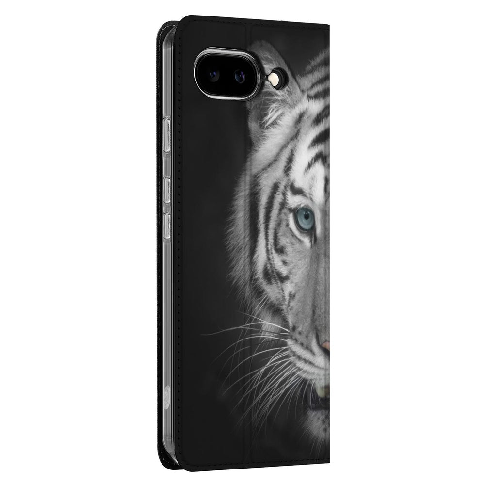 Google Pixel 9a Bookcase Tijger hoesje zwarte-witte tijger close-up zijkant