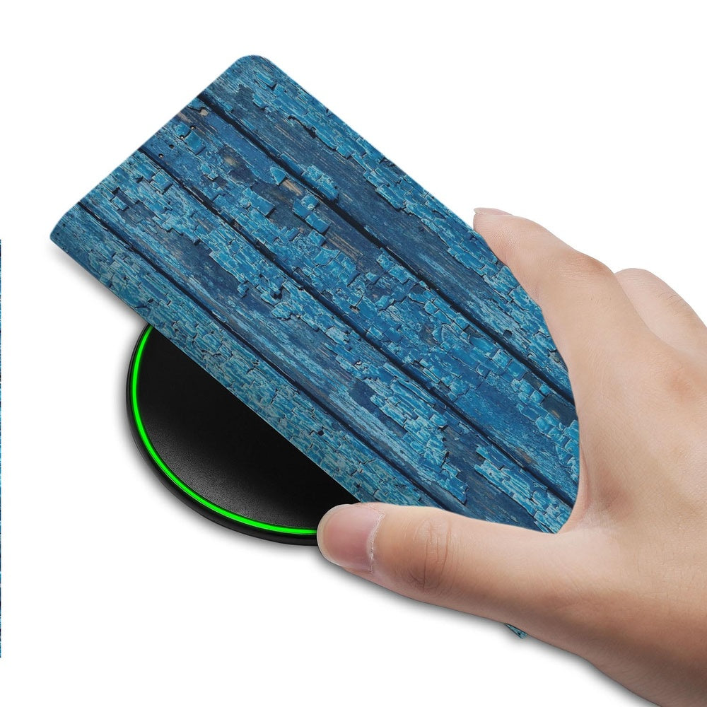 Google Pixel 9a Flip Style Cover Wood Blue hoesje hand aanzicht