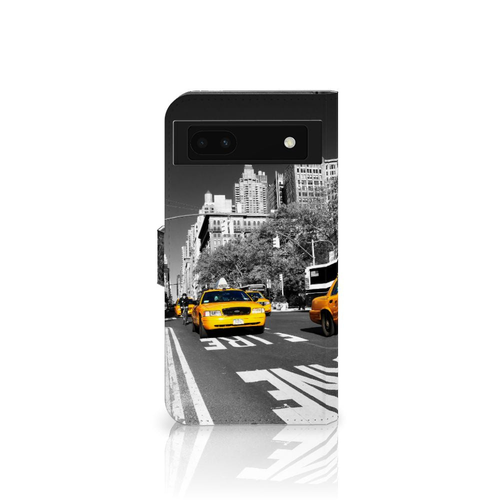 Google Pixel 6A Flip Cover New York Taxi met iconische gele taxi's 🚕 voor bescherming en gebruiksgemak.